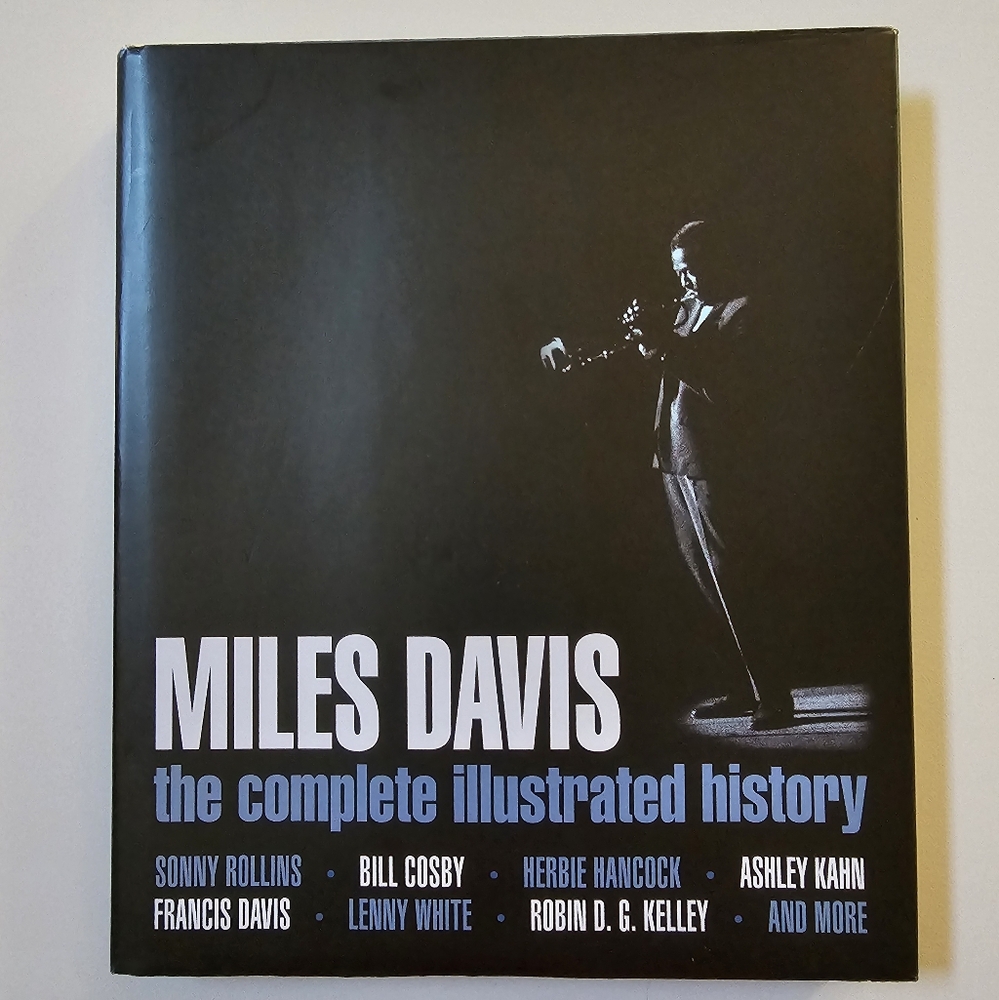 Miles Davis: The Complete Illustrated History, Hardcover, 224 Pages, EUC